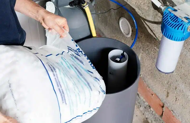 Comment nettoyer et entretenir votre adoucisseur d'eau pour une eau de qualité supérieure