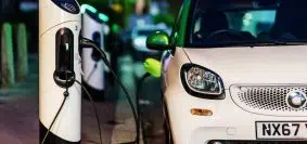 Comment recharger sa voiture électrique sans abonnement