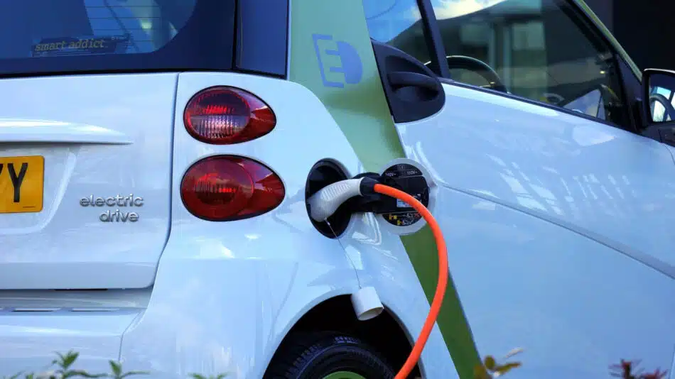 Les principales raisons d'opter pour une voiture hybride ou électrique d'occasion