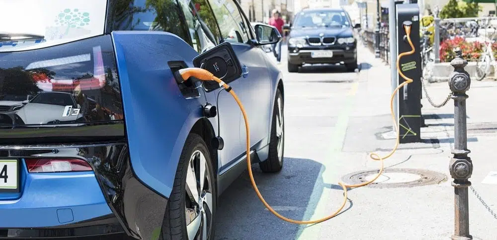 recharger sa voiture électrique sans abonnement